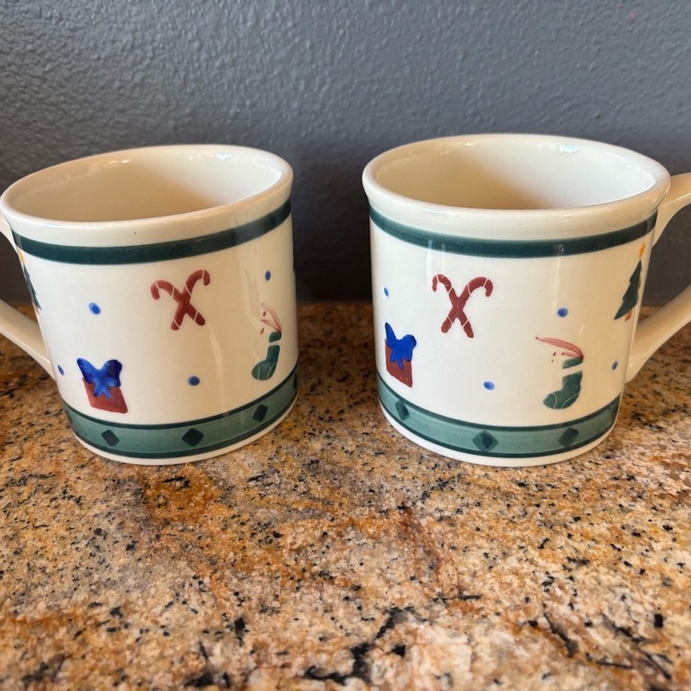 Hartstone vintage collectible NWT  Christmas Holiday pair pottery mugs